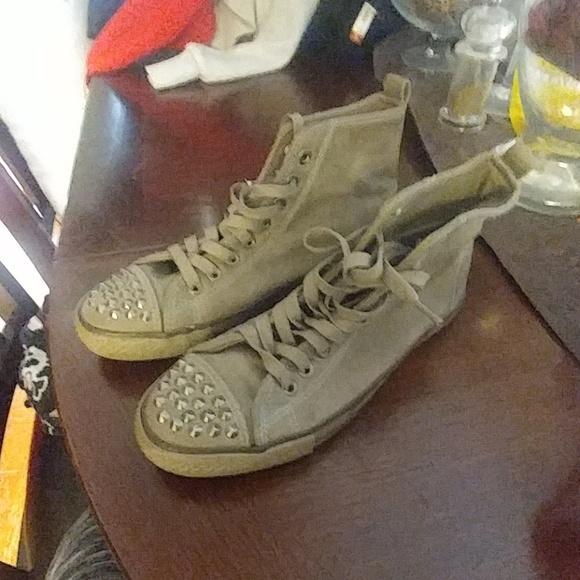 army green color shoes